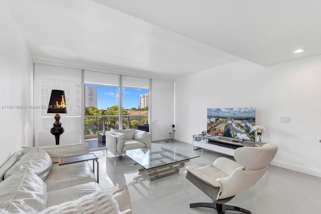 Foto del edificio - 2950 NE 188th St