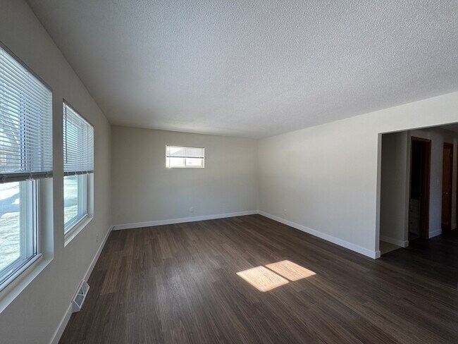 Foto del edificio - 712 10th St W