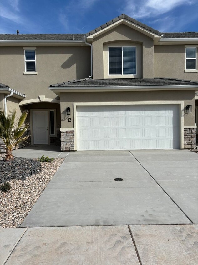 Primary Photo - Beautiful Townhome!