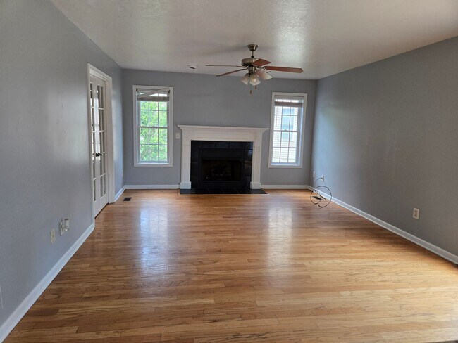 Foto del edificio - Powell 37849 - 4 bedroom 3.5 bath - call S...