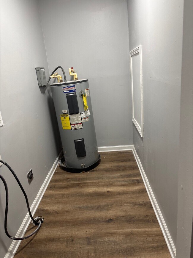 Building Photo - 131 E Jefferson St