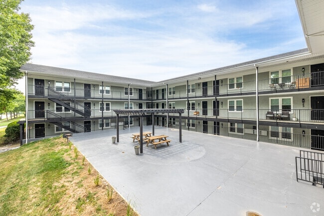 Building Photo - Townhomes & Flats at Fontaine