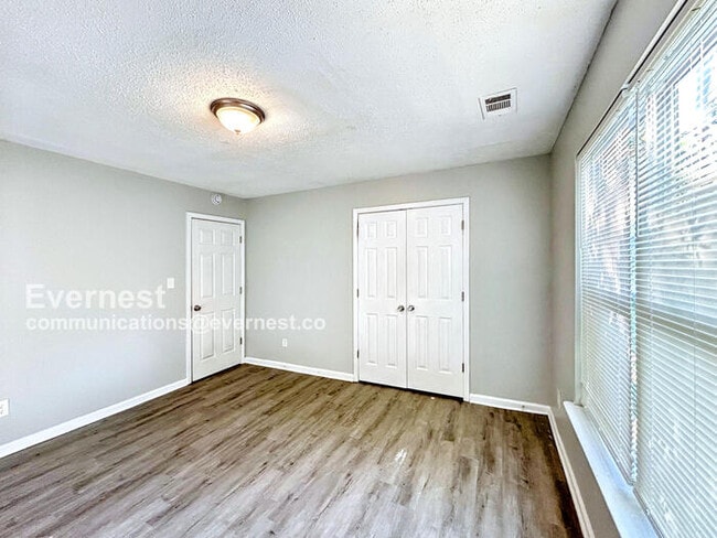 Foto del edificio - 2730 Sand Lake Ct