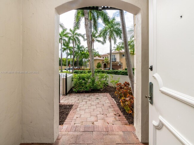 Building Photo - 20729 NE 32nd Ave