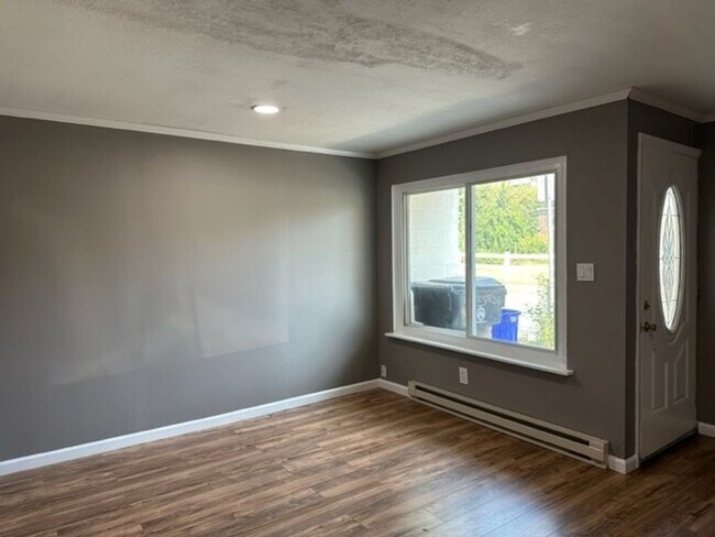 Building Photo - 3 Bedroom 1 Bath Row House in Harrisburg S...