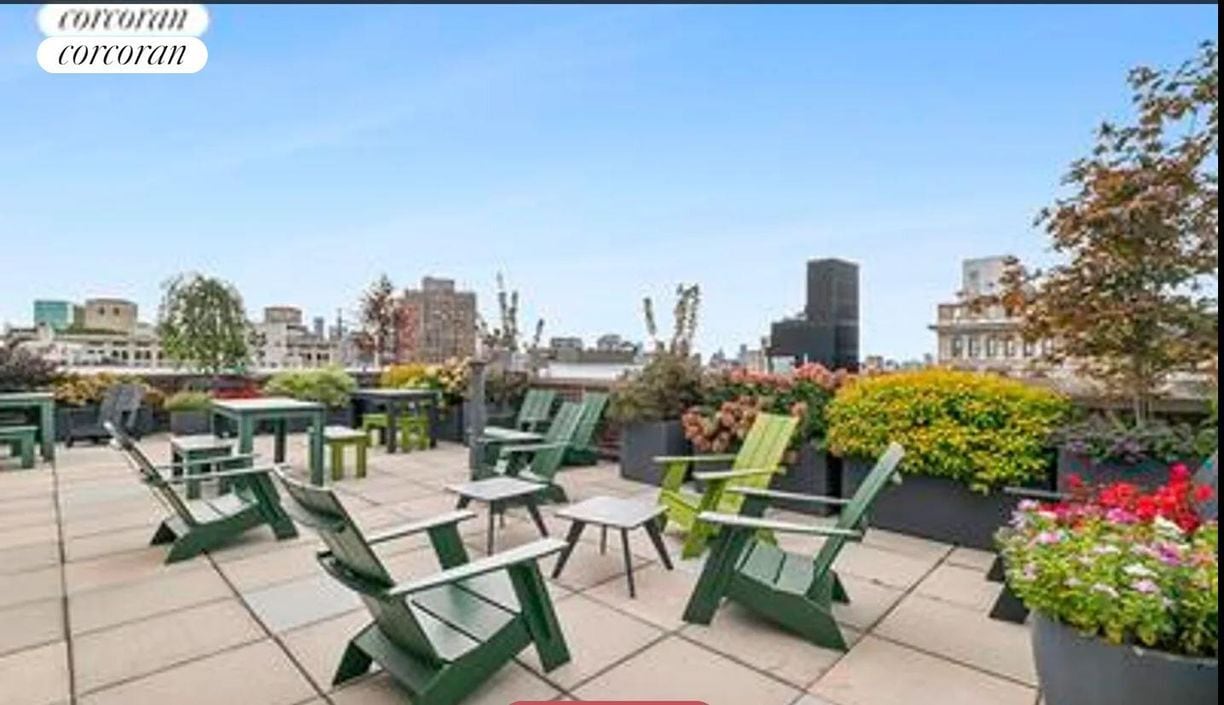 Foto del edificio - 77 E 12th St