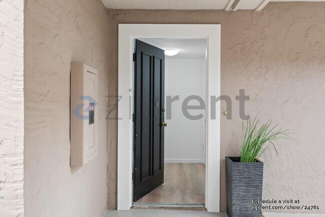 Foto del edificio - 675 Sharon Park Dr