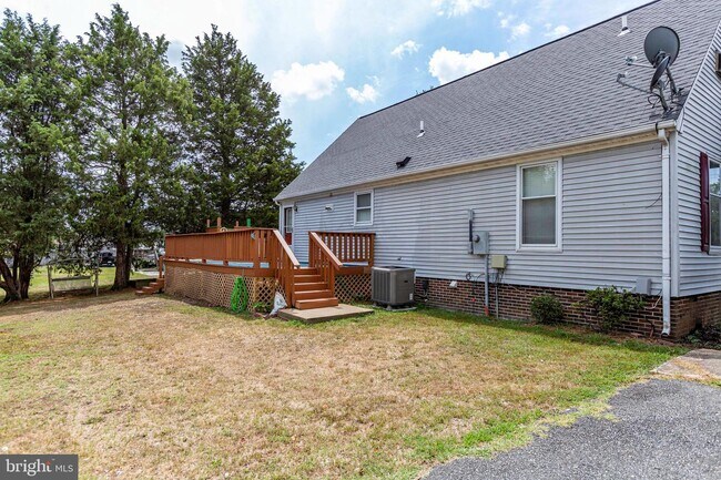 Building Photo - 152 Deacon Rd