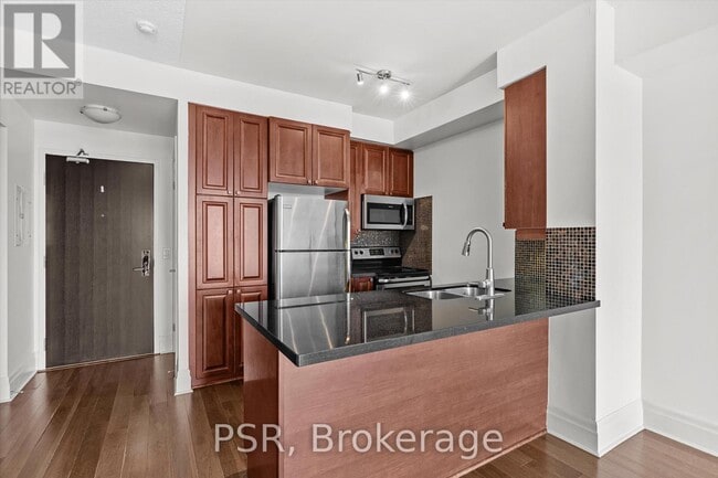 Building Photo - 151-151 Upper Duke Crescent