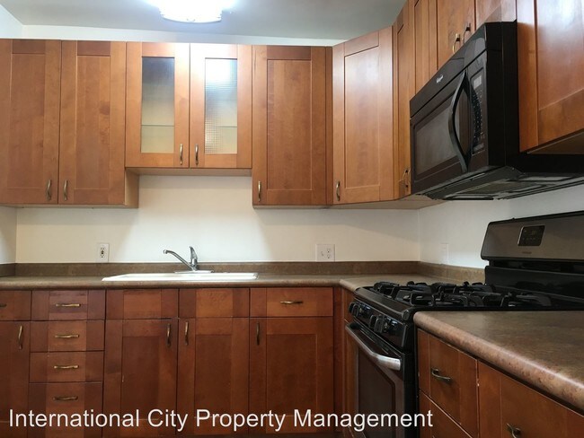 Building Photo - 3692-3692B Country Club Dr
