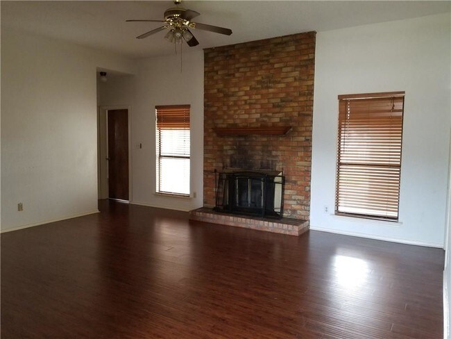 Building Photo - 700 Purple Sage Trail