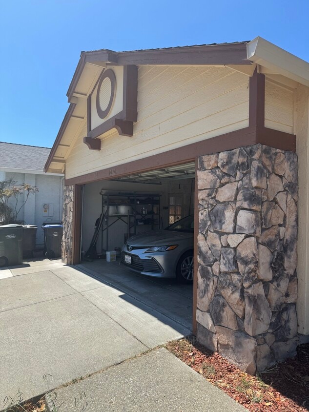 Primary Photo - 1070 Camellia Ln