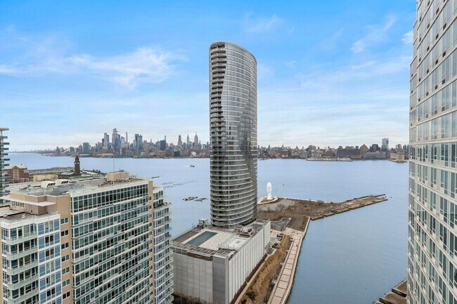 Building Photo - 1 Shore Ln