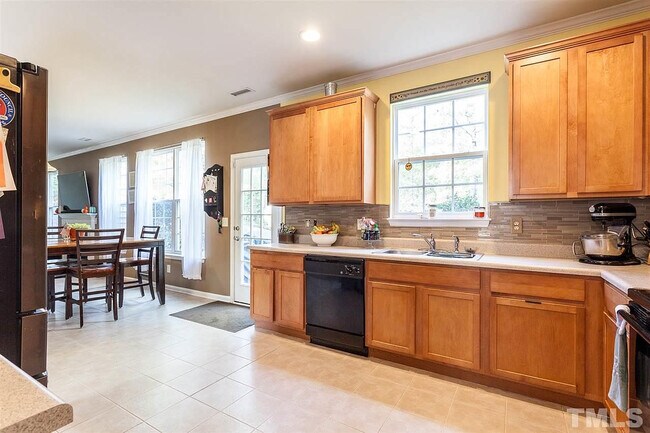 Foto del edificio - Room in Single Family Home on Autumn Leaf Ln