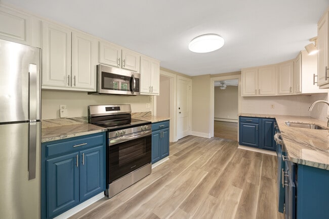 Spacious eat in kitchen - 511 E Seneca St
