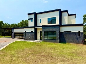 Building Photo - 13551 Highpointe Dr