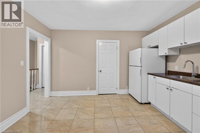 Building Photo - 17 Sanford Ave S