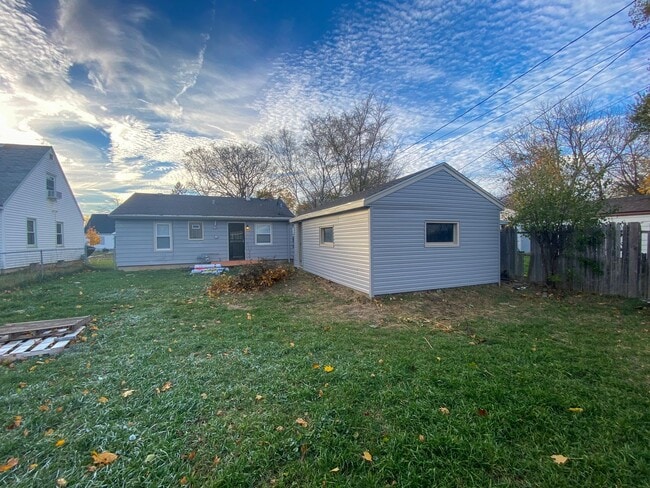 Building Photo - 2 Bedroom Single Family - Single floor