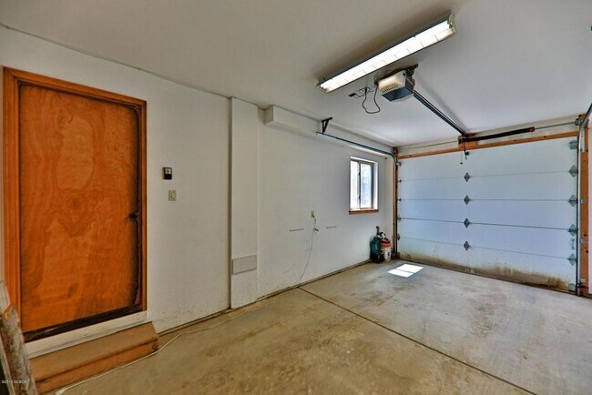 Building Photo - 835 Ferret Ln