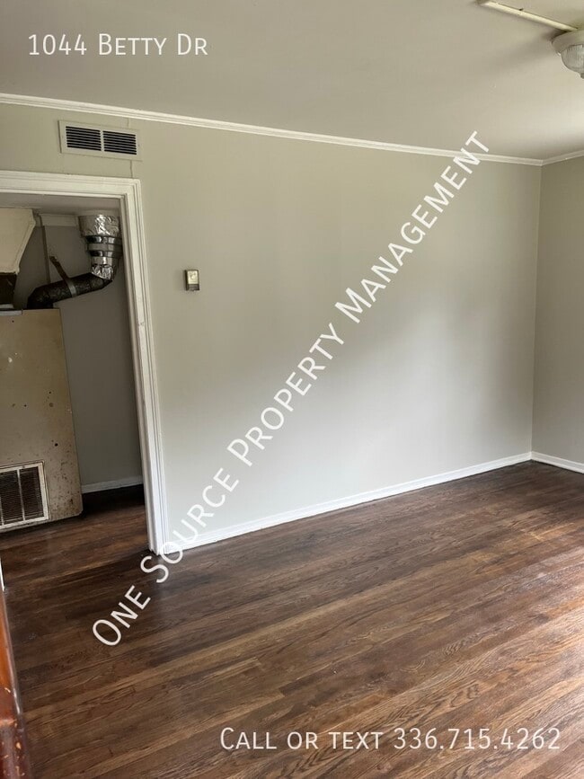 Building Photo - 1044 Betty Dr