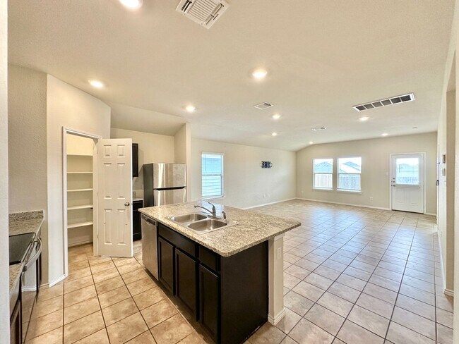 Foto del edificio - Viewable Now!  Pets Accepted!