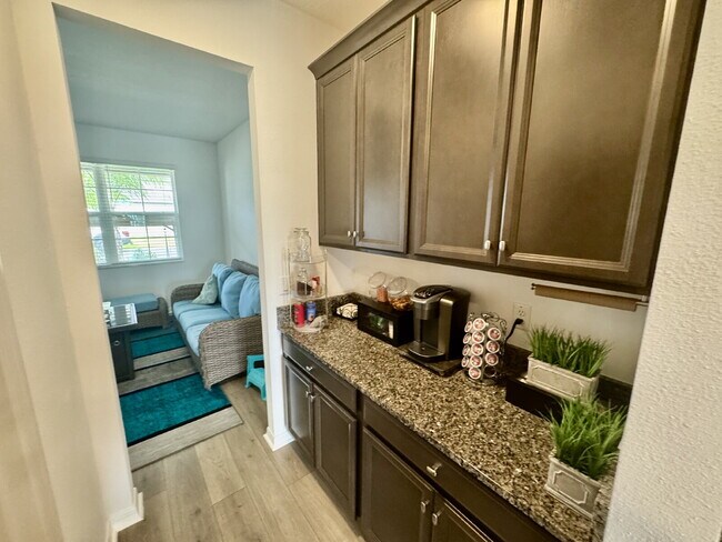 Foto del edificio - "Spacious 5-Bedroom Sanctuary with 4 Full Baths in Wimauma - 3,566 Sq Ft of Comfort!"