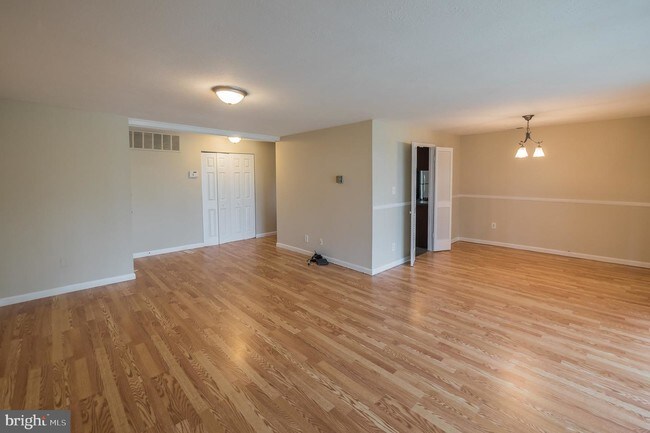 Building Photo - 3331 Huntley Square Dr