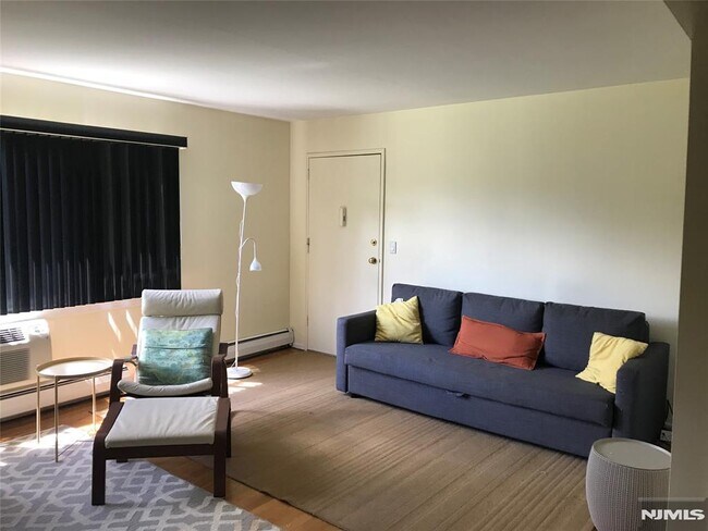 Foto del edificio - 4 Rolling Ridge Rd