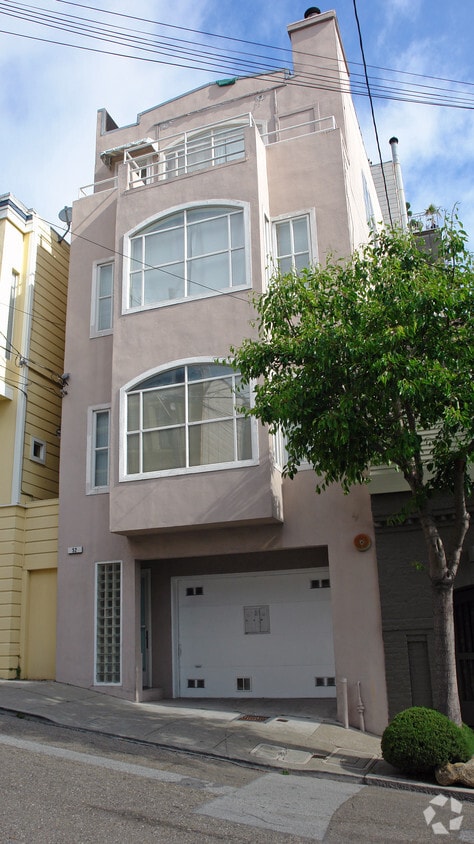 Building Photo - 52 Bernard St