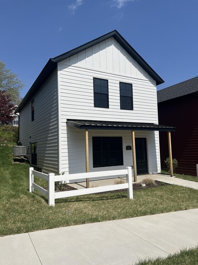 122 E Union St, Edwardsville, IL 62025 House Rental in Edwardsville