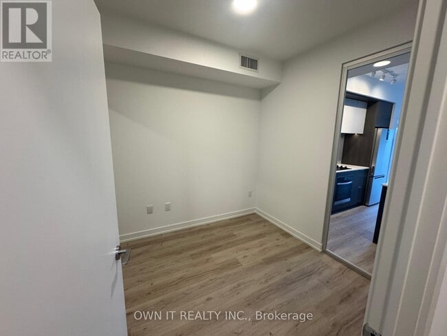 Building Photo - 395 Square One Dr