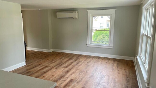 Foto del edificio - 232 Bedford Rd