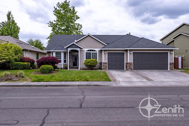 Foto principal - 3013 NW Astor St