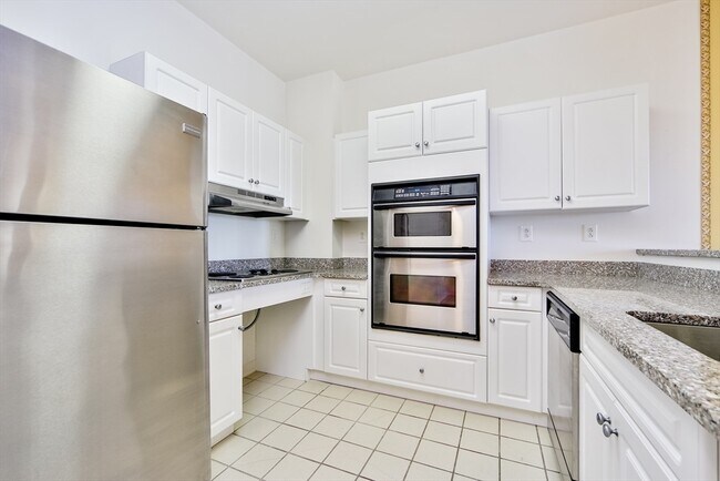Building Photo - 1 Cityview Ln