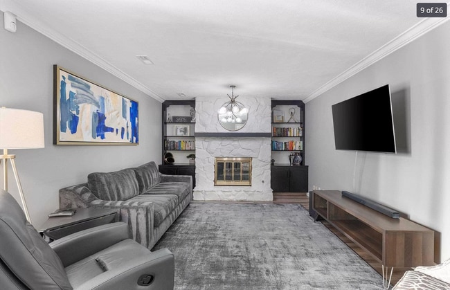 Building Photo - Spacious Millard Home!