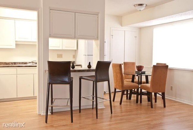 Foto del edificio - 8220 Research Blvd