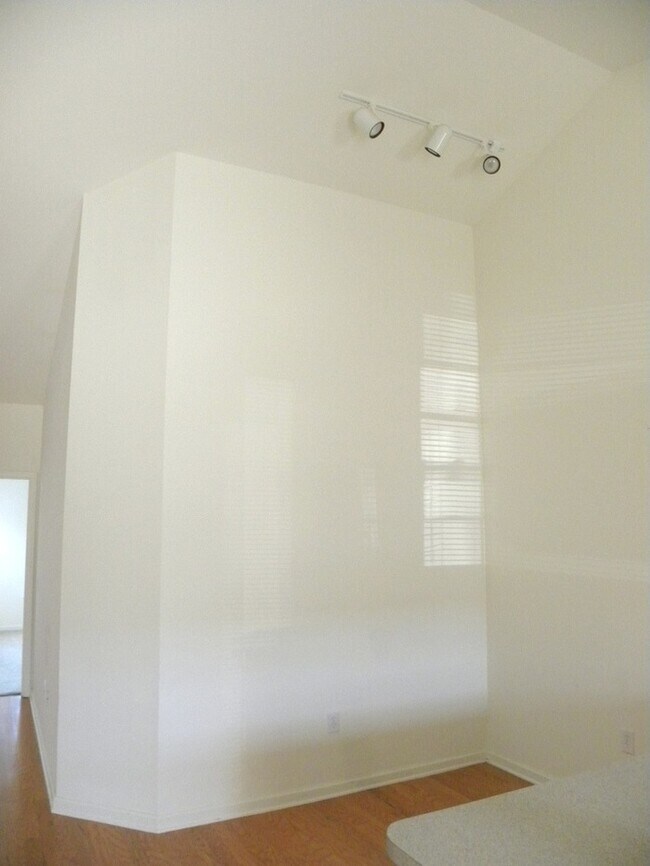 Foto del edificio - Independence South Brick Townhouse Community next to Golf Course w/ Patio, Nice Master, Vaulted C...
