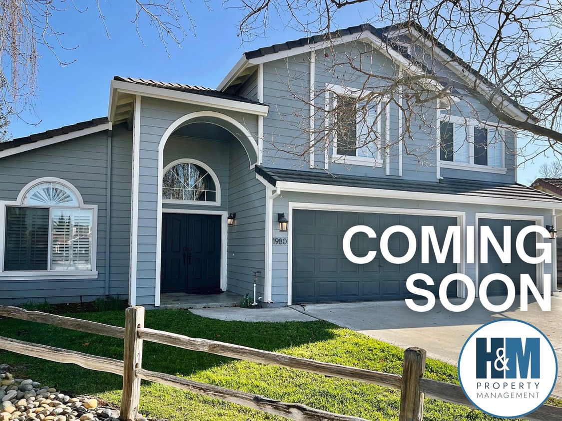 Primary Photo - Large Hollister Home in Cul-de-sac