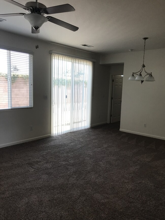 Building Photo - 3841 W Payson Ave