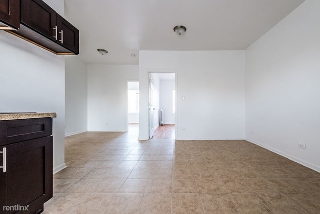 Building Photo - 2 br, 1 bath Apartment - 400 S Kilbourn Ave