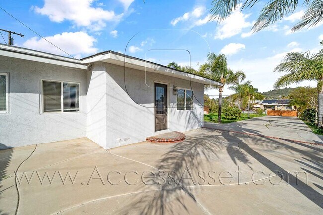 Foto del edificio - Charming 3 Bed/2 Bath Home with Large Lot!