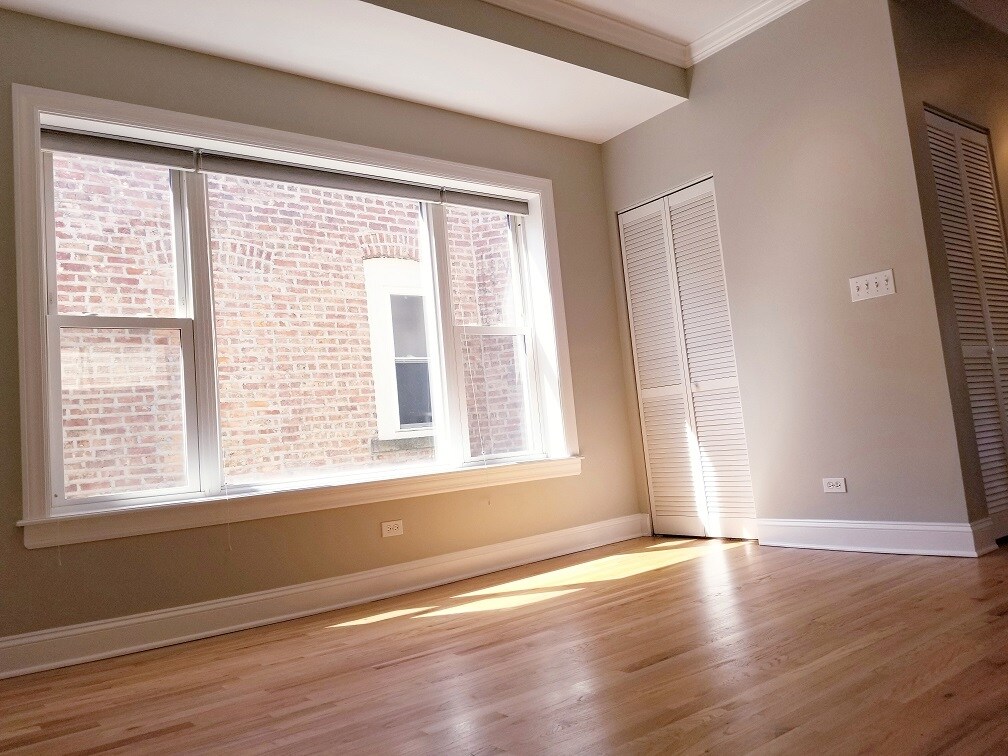 Kitchen/dining room - 5923 N Winthrop Ave