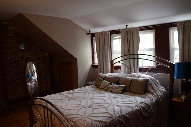 Building Photo - 19 Columbia St