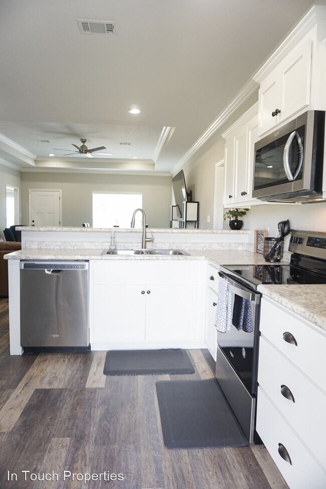 Building Photo - 4 br, 2 bath House - 8 Osprey Cove