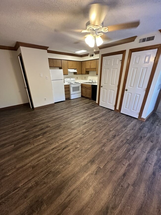 Building Photo - 1 Bedroom 1 Bathroom Condo!