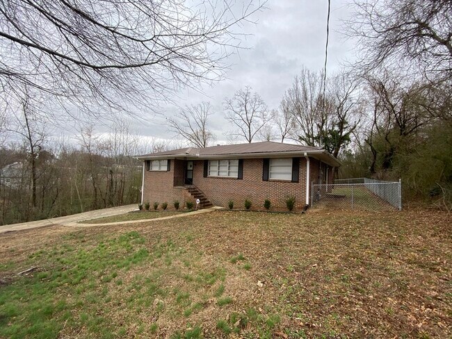 Building Photo - 319 23rd Ave NW Center Point, AL 35215