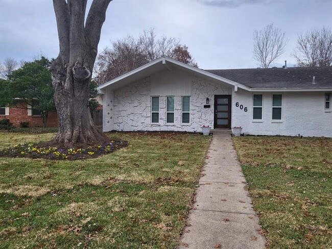 Building Photo - 606 Opal Ln