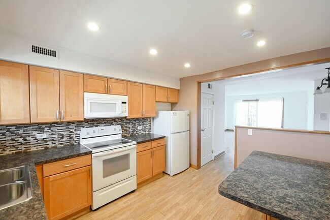 Foto del edificio - 9457 Bay Colony Dr