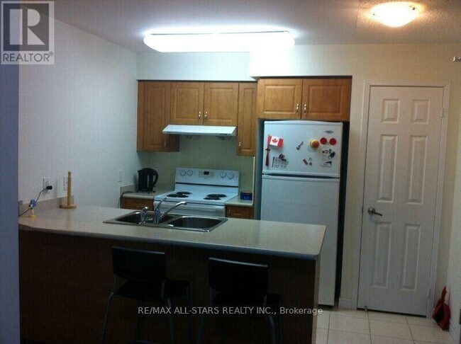 Building Photo - 35 Hollywood Ave