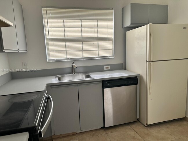 Building Photo - 891 Cypress Park Way